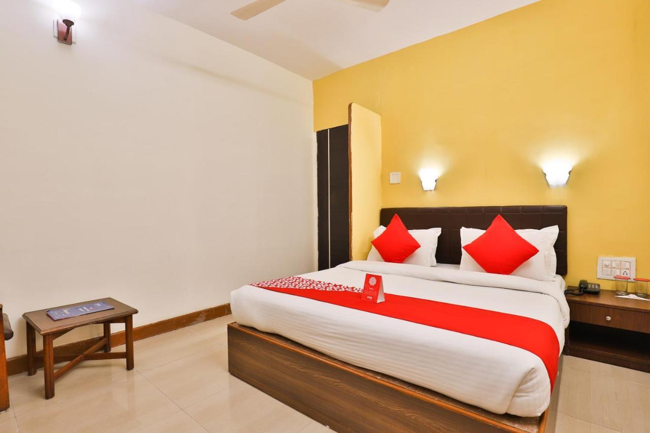 Oyo 13668 Hotel Utsav Vadodara Exterior foto