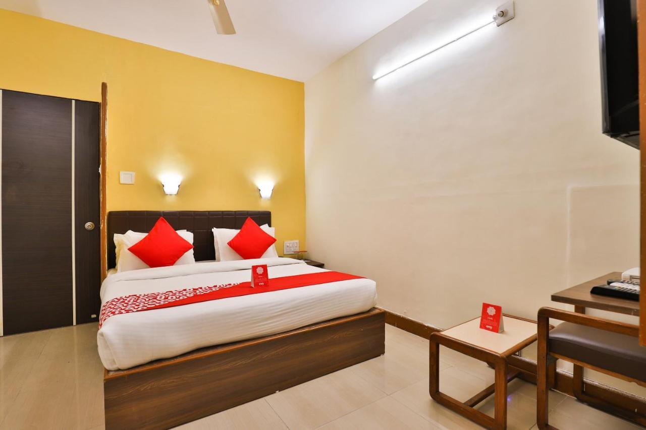 Oyo 13668 Hotel Utsav Vadodara Exterior foto