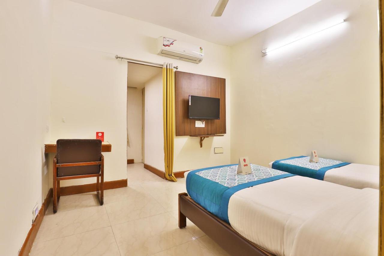 Oyo 13668 Hotel Utsav Vadodara Exterior foto