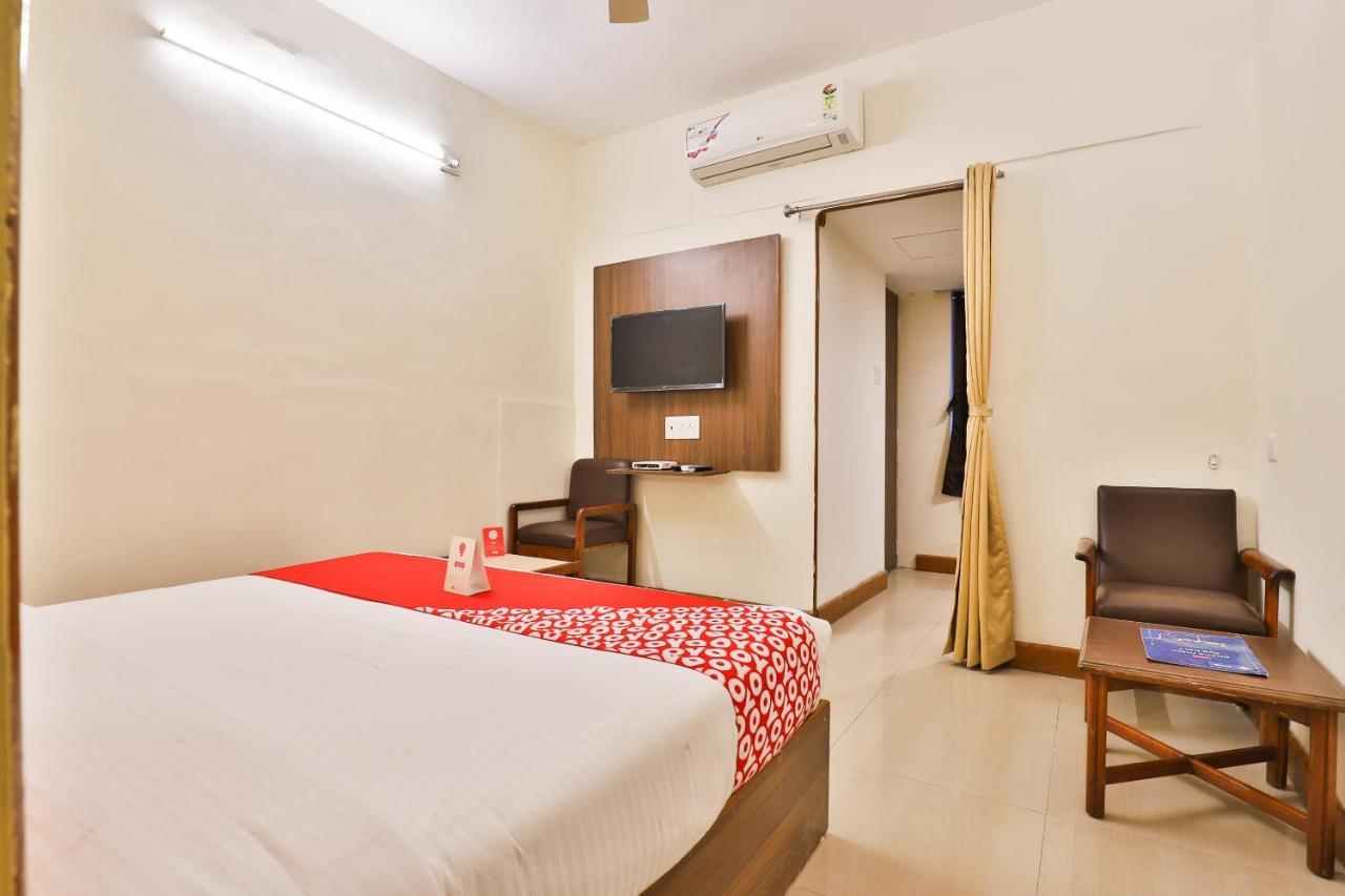 Oyo 13668 Hotel Utsav Vadodara Exterior foto