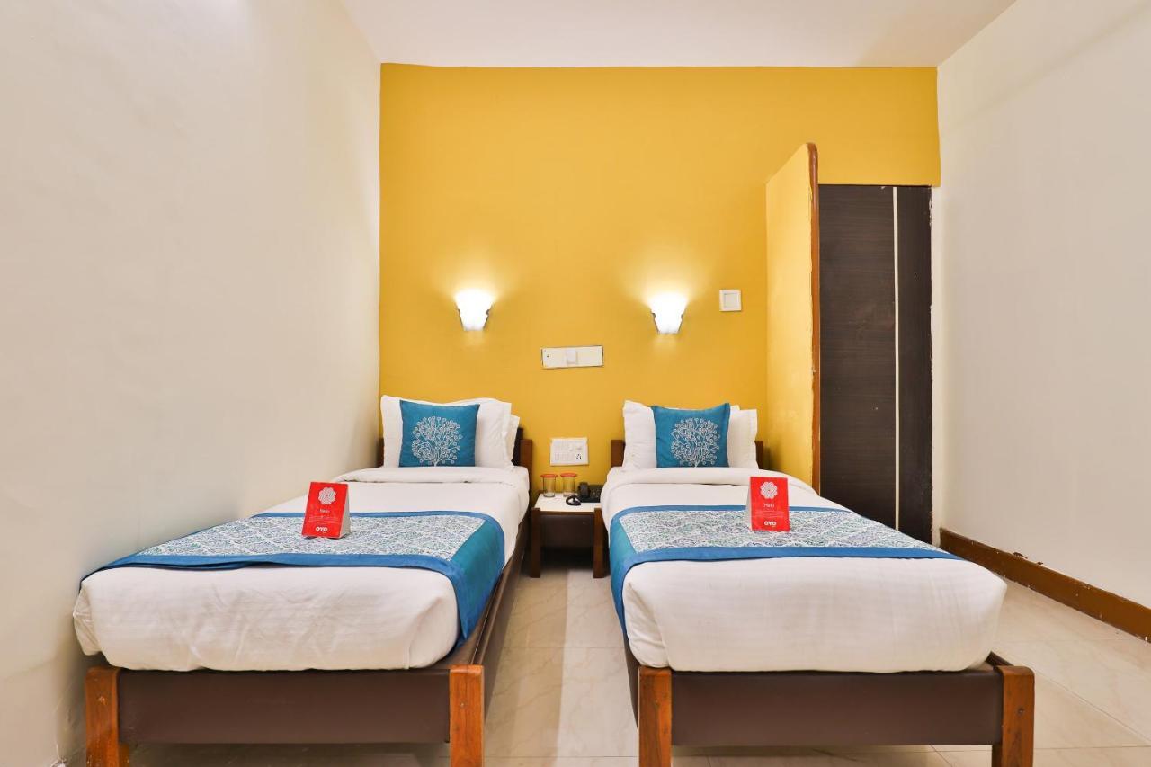 Oyo 13668 Hotel Utsav Vadodara Exterior foto