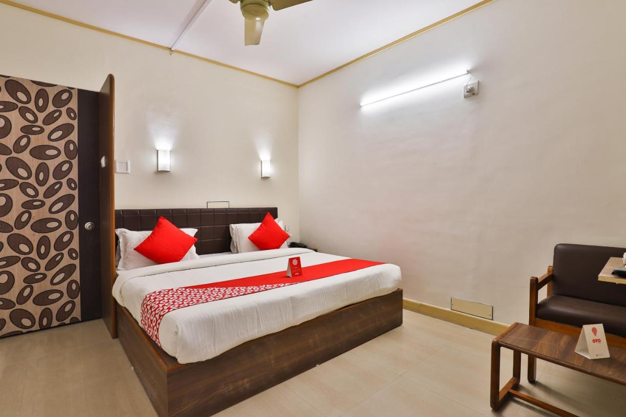 Oyo 13668 Hotel Utsav Vadodara Exterior foto