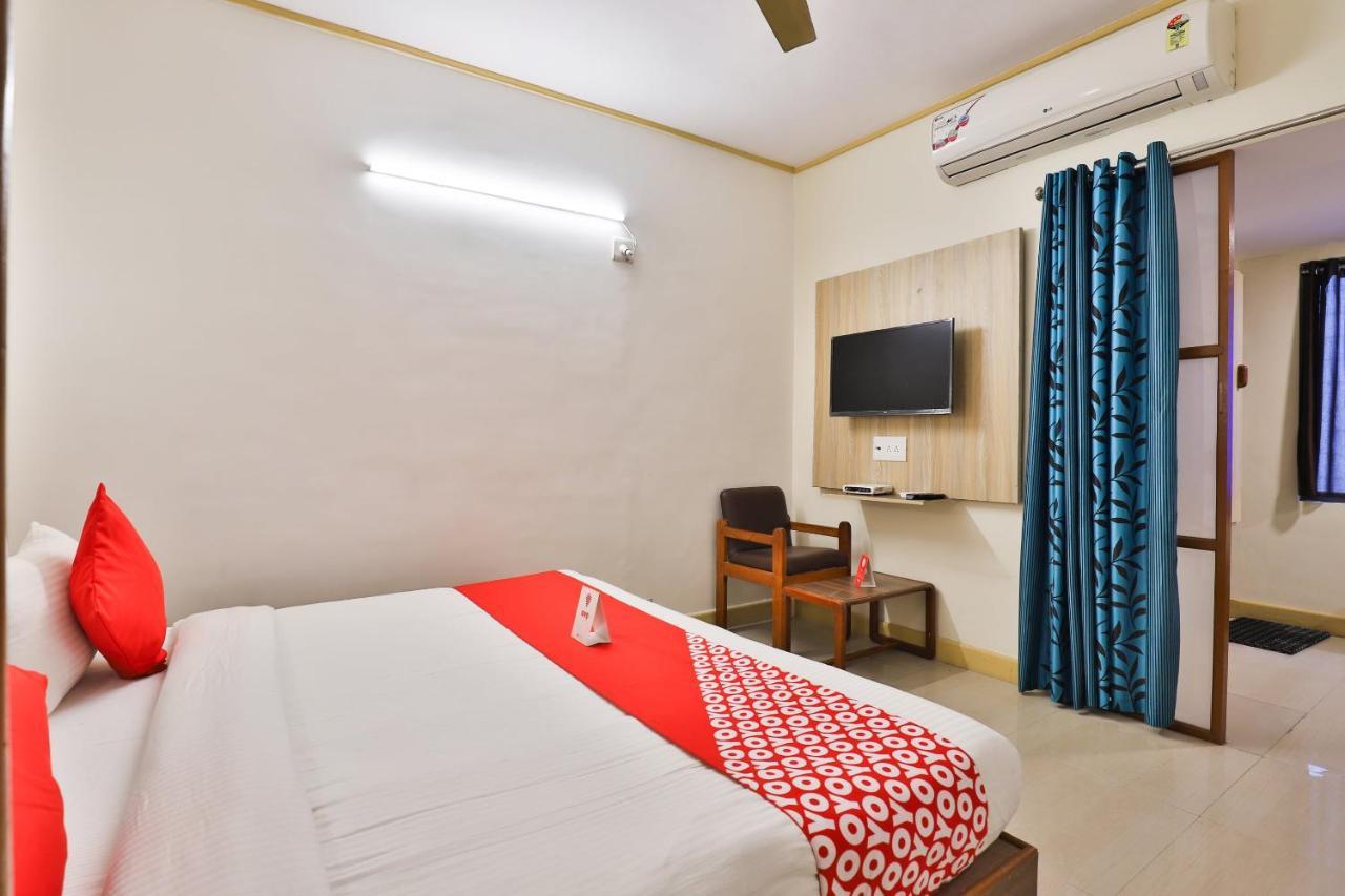 Oyo 13668 Hotel Utsav Vadodara Exterior foto