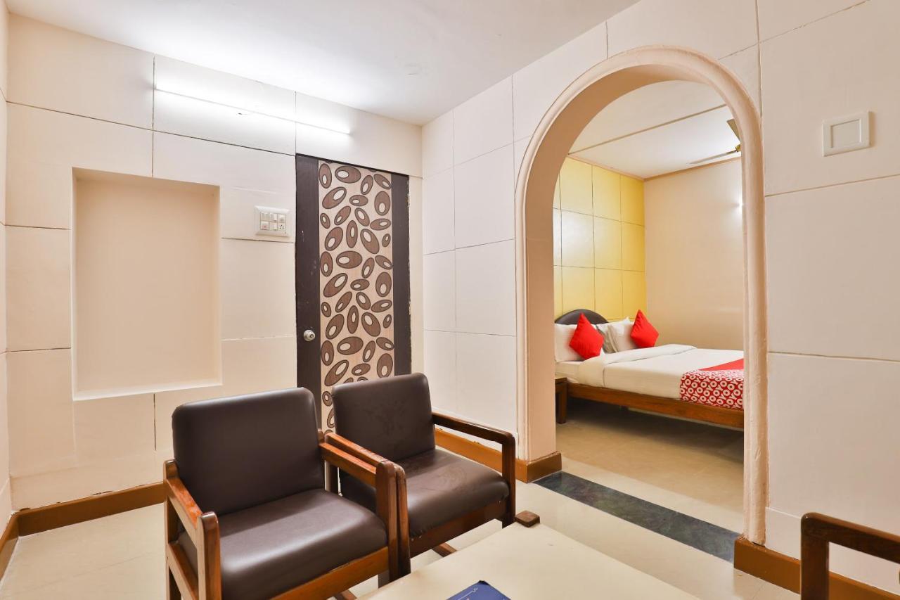 Oyo 13668 Hotel Utsav Vadodara Exterior foto